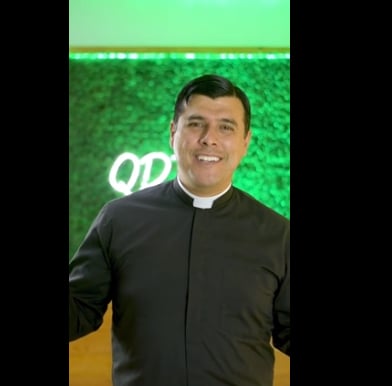Sacerdote humano macotas