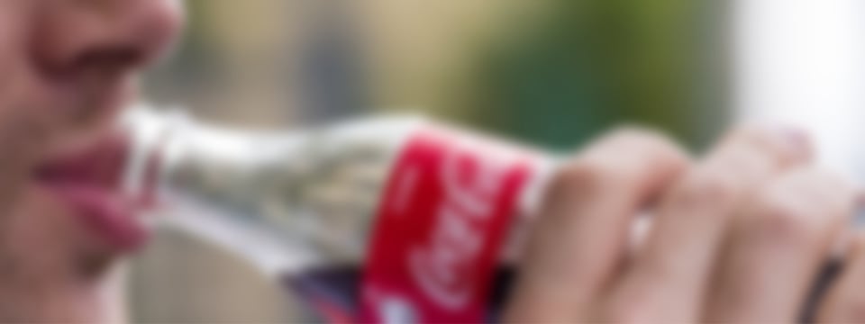 Un hombre falleció por beber un litro y medio de refresco en menos de diez minutos
