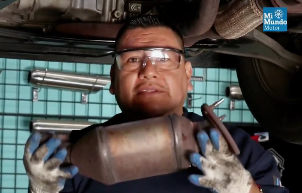 mechanic, car part, gloves, Engine, MundoNOW, catalytic converter