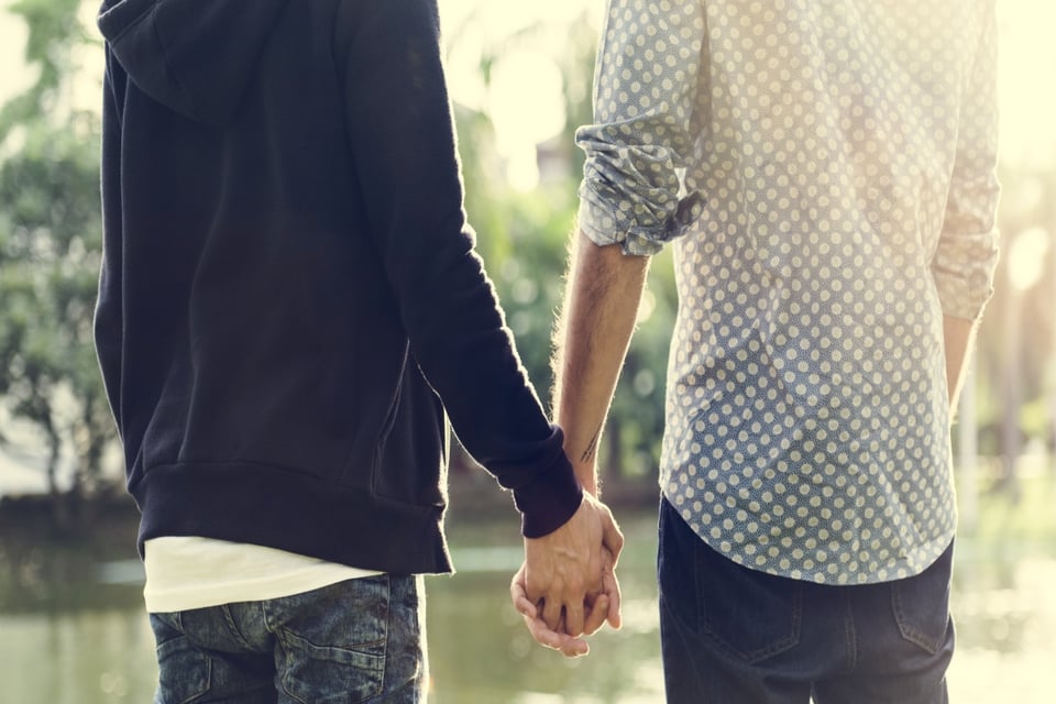 how to know gay husband, talk, confrontation, touch, MundoNOW