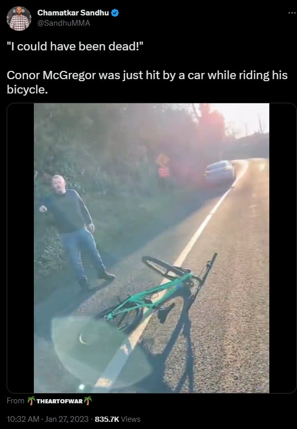 Conor McGregor es arrollado por auto cuando iba en su bicicleta