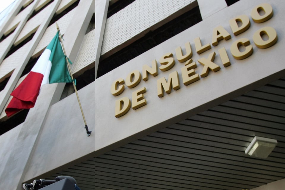 Crónica: Protesta “por racismo” en consulado mexicano