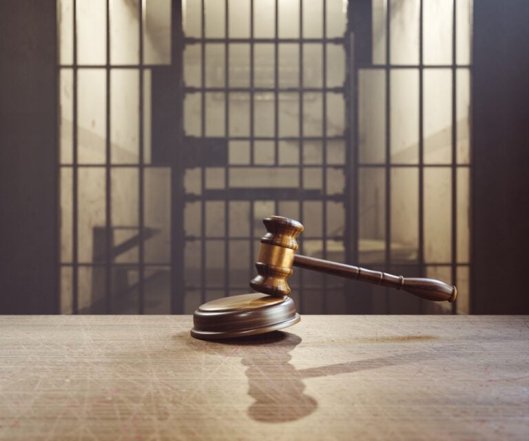 Pastor de Texas se declaró culpable ante la corte por imágenes de menores