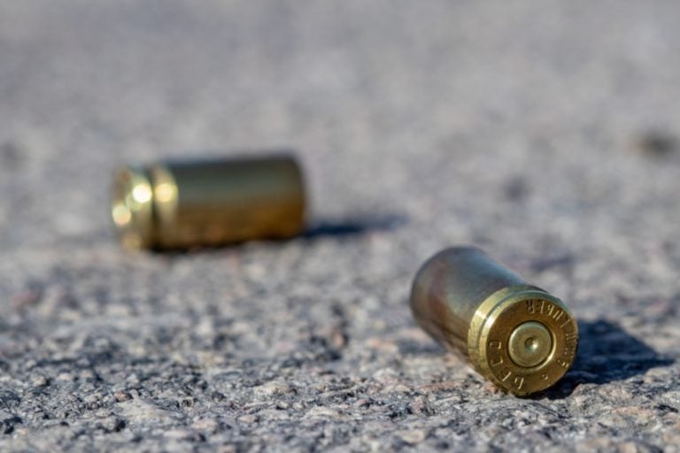 Aparecen fuertes fotografías de cantante puertorriqueño asesinado a balazos en su carro  (VIDEO)