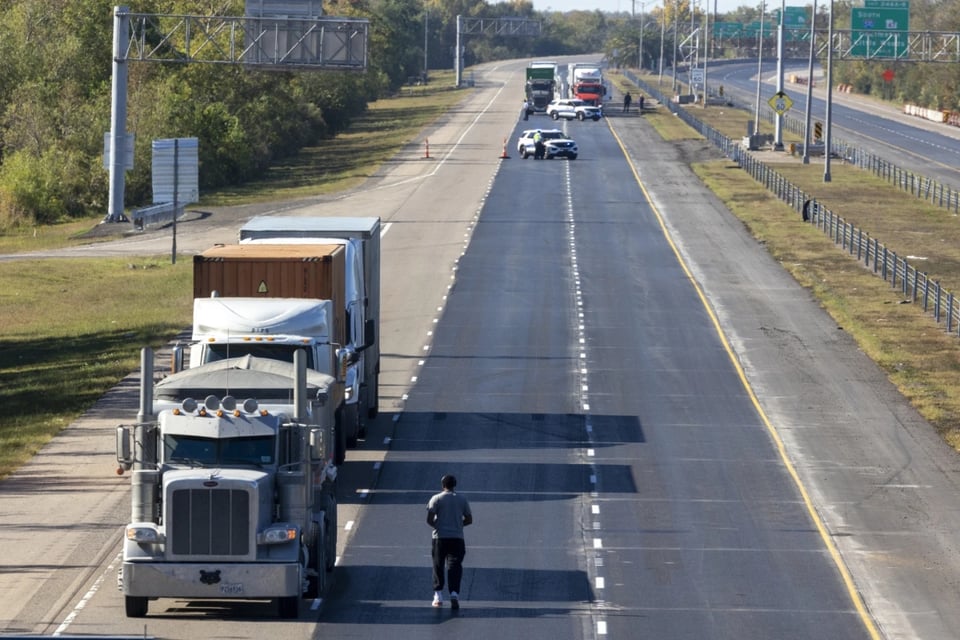 Policía, carretera, choque, EEUU, MundoNOW
