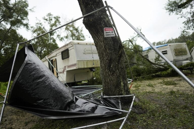 Idalia deja saldo mortal a su paso por Georgia como tormenta tropical