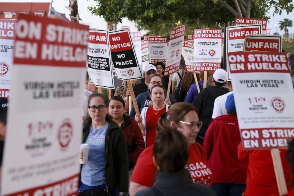 Empleados de hoteles en Las Vegas protestan por mejor salario