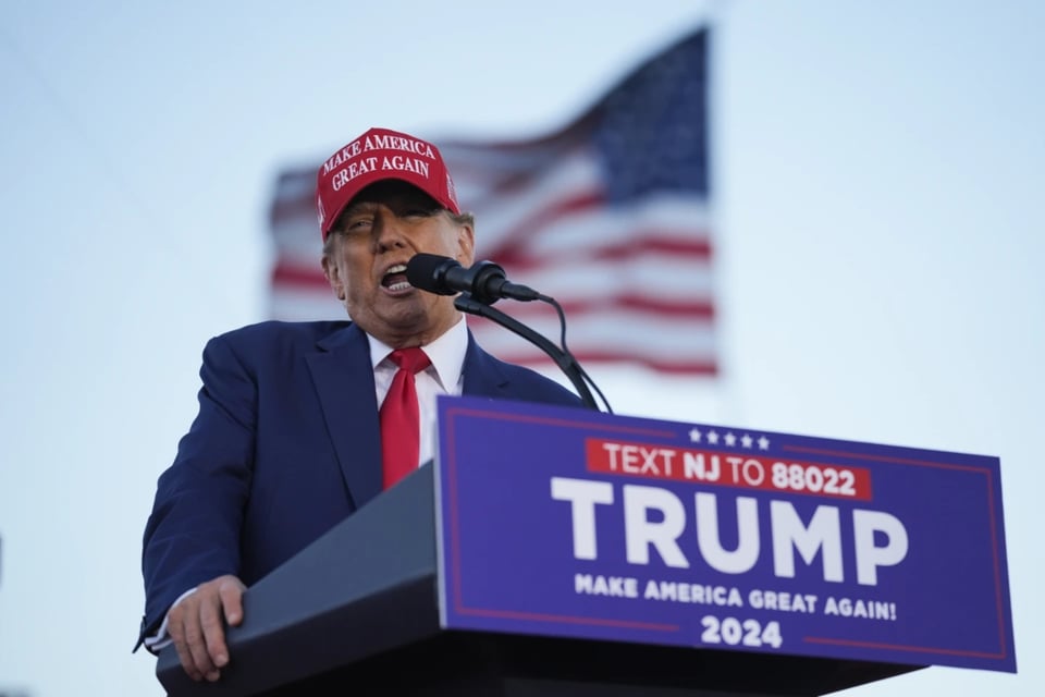 Mitin de Trump en Arizona termina con 11 hospitalizados por calor extremo de 102 grados