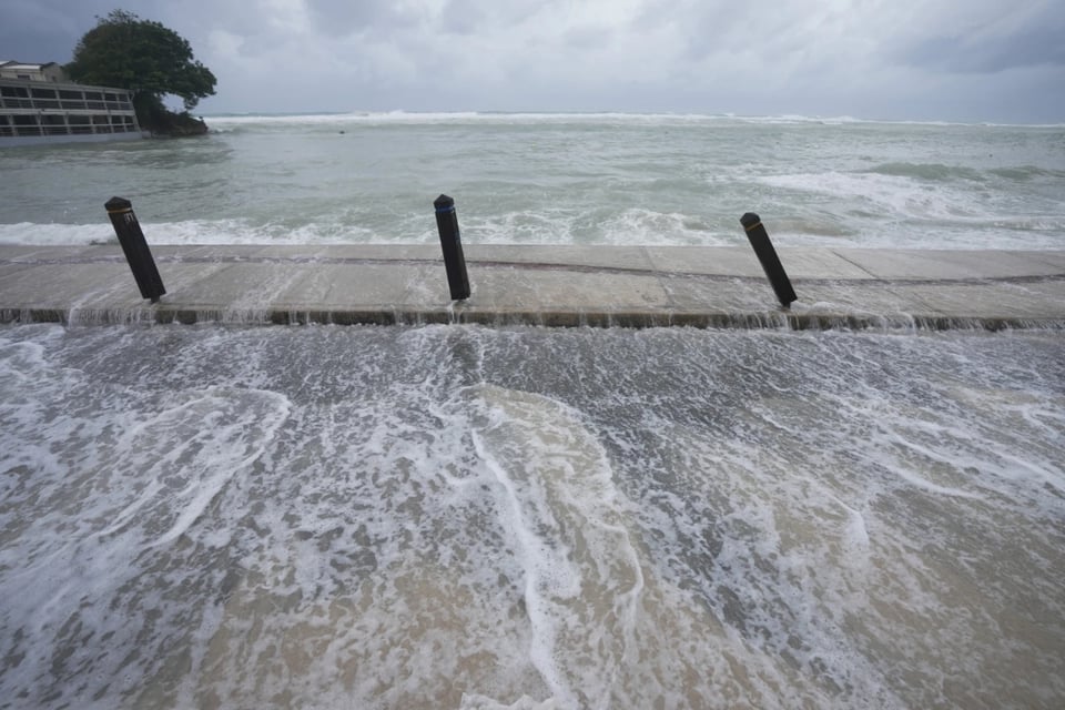 Huracán, Beryl, lluvias, evacuaciones, MundoNOW