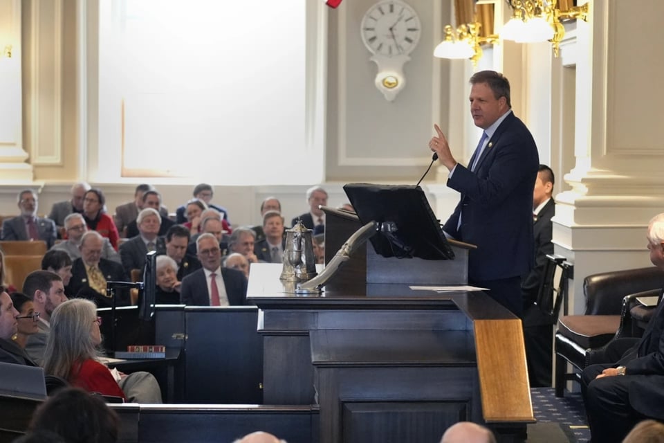 Chris Sununu, soldados, migrantes, EEUU, MundoNOW
