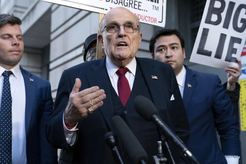Rudy Giuliani exalcalde de Nueva York fue condenado a pagar millones por difamación