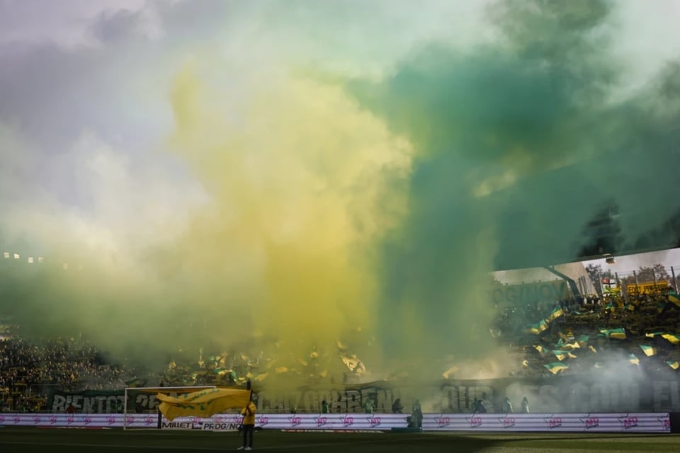 Nantes fan stabbed to death, soccer, France, mourning, MundoNOW