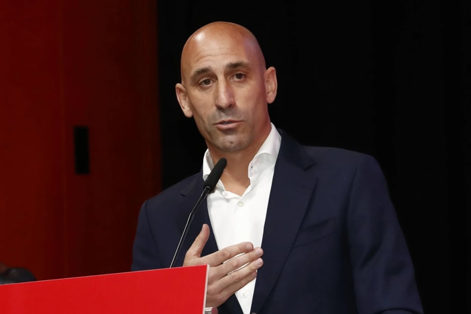 FIFA, suspende, Luis Rubiales, España, fútbol