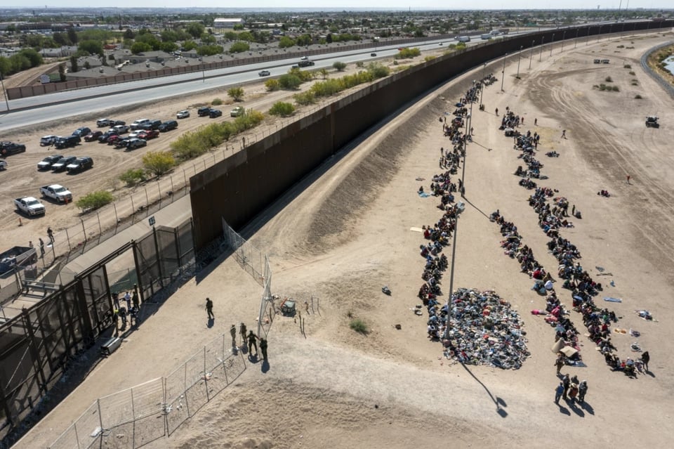 EEUU anuncia aumento de tarifas por tramites migratorios