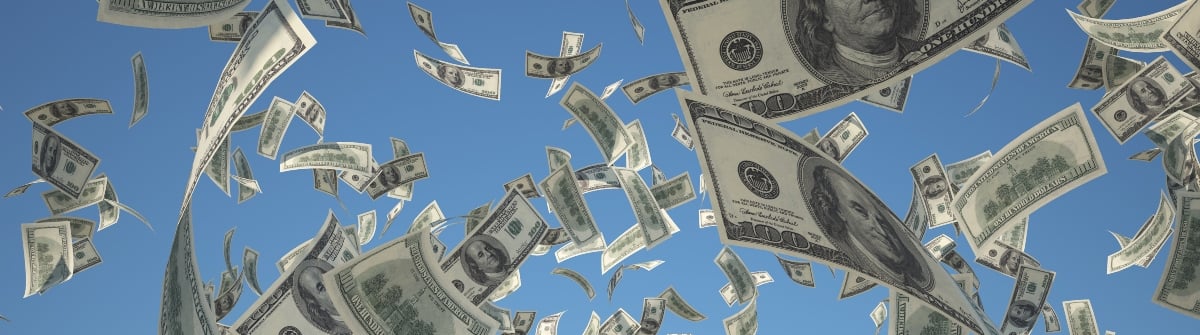 Empieza a llover dinero en plena carretera de California y la gente se detiene a recogerlo, pero terminan detenidos