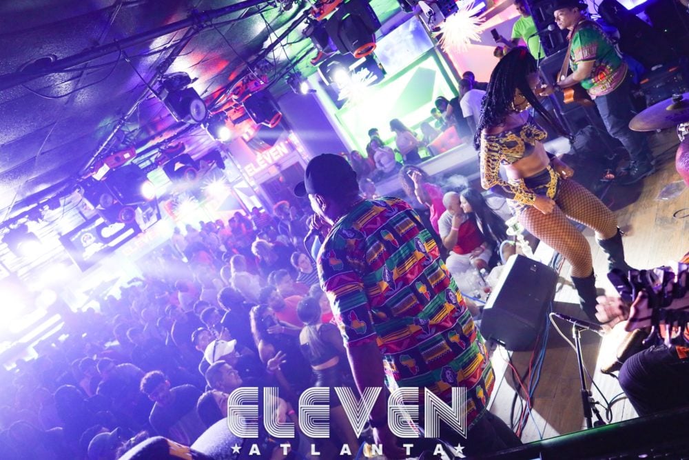 Crónica: Esperan a que jóvenes salgan de discoteca para atacarlos