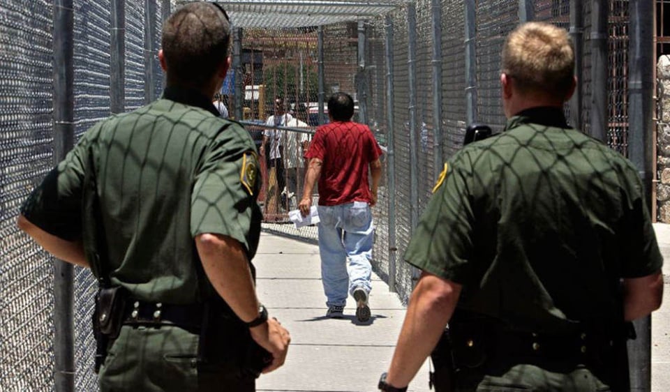 EE.UU. comienza a aceptar a solicitantes de asilo en Texas de migrantes que esperaban en México