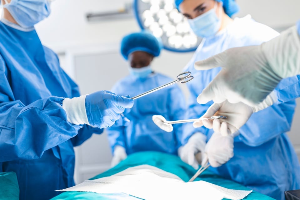 doctors, operation, surgery, mundonow, complications