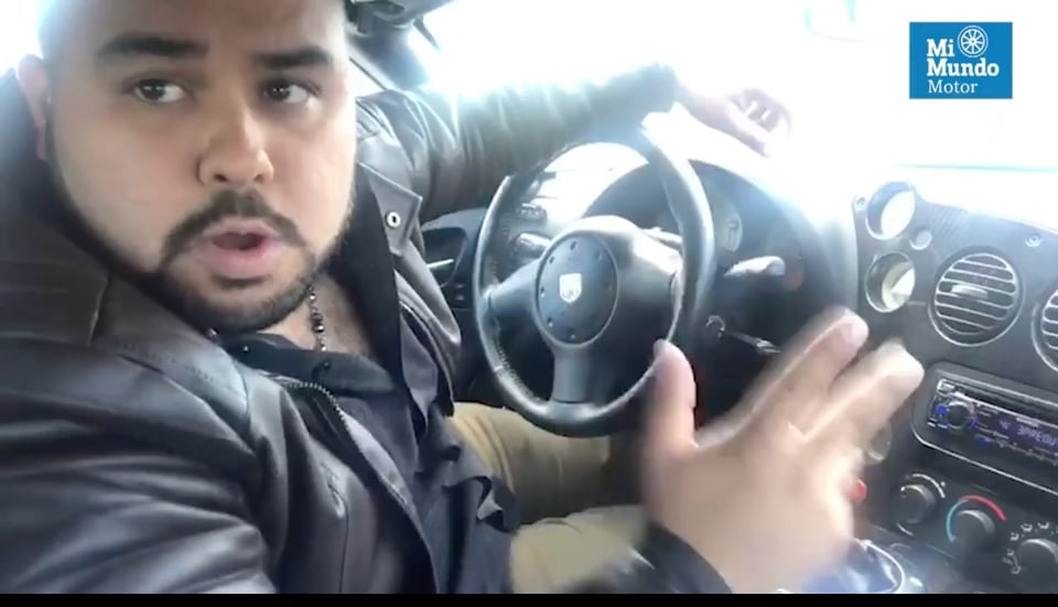 manejando, conducir, volante, espacio reducido, MundoNOW