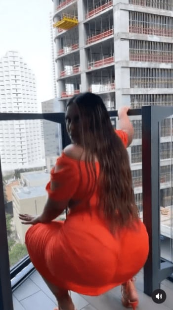 Show off your orange dress; Chiquis Rivera appears twerking and is attacked