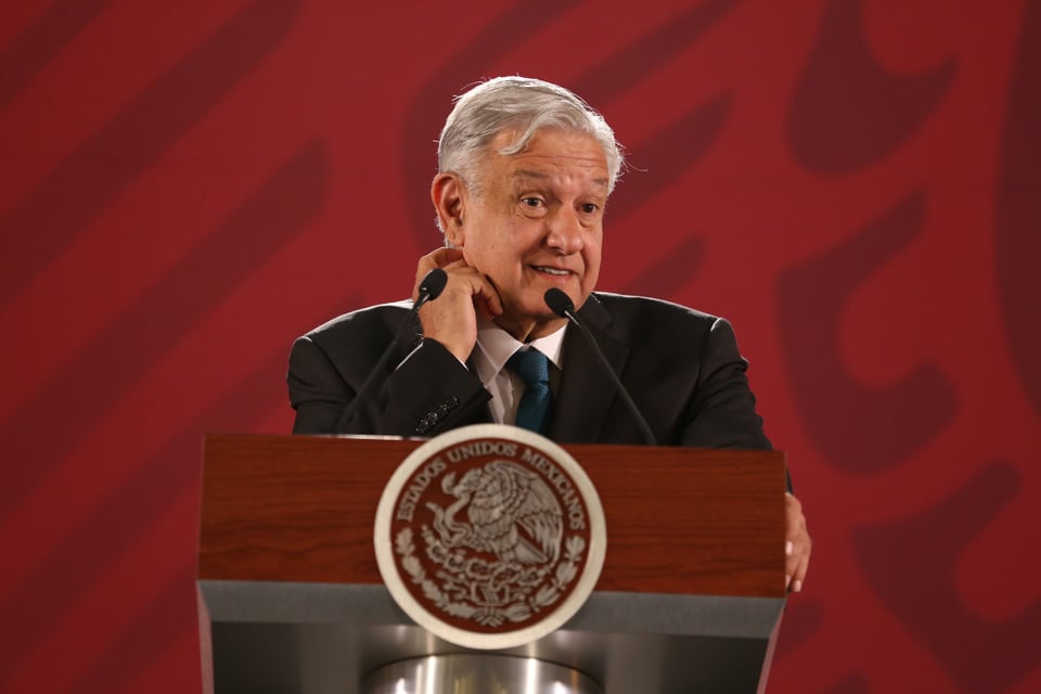 AMLO publica extraña foto en redes sociales, usuarios aseguran que es falsa