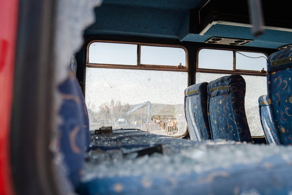 Autobús choca contra una guardería en Canadá, hay dos muertos