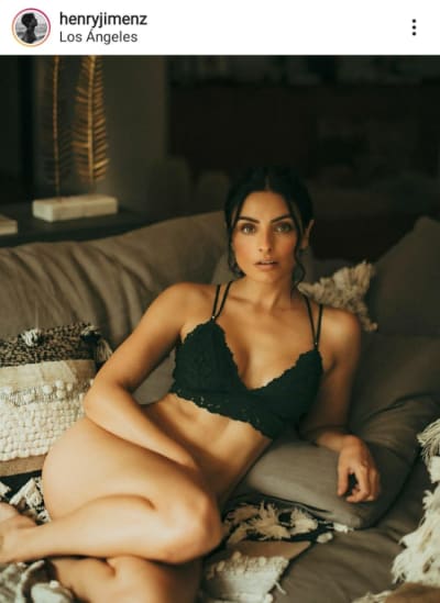 Aislinn Derbez poses like never before and even her father, Eugenio Derbez, reacts