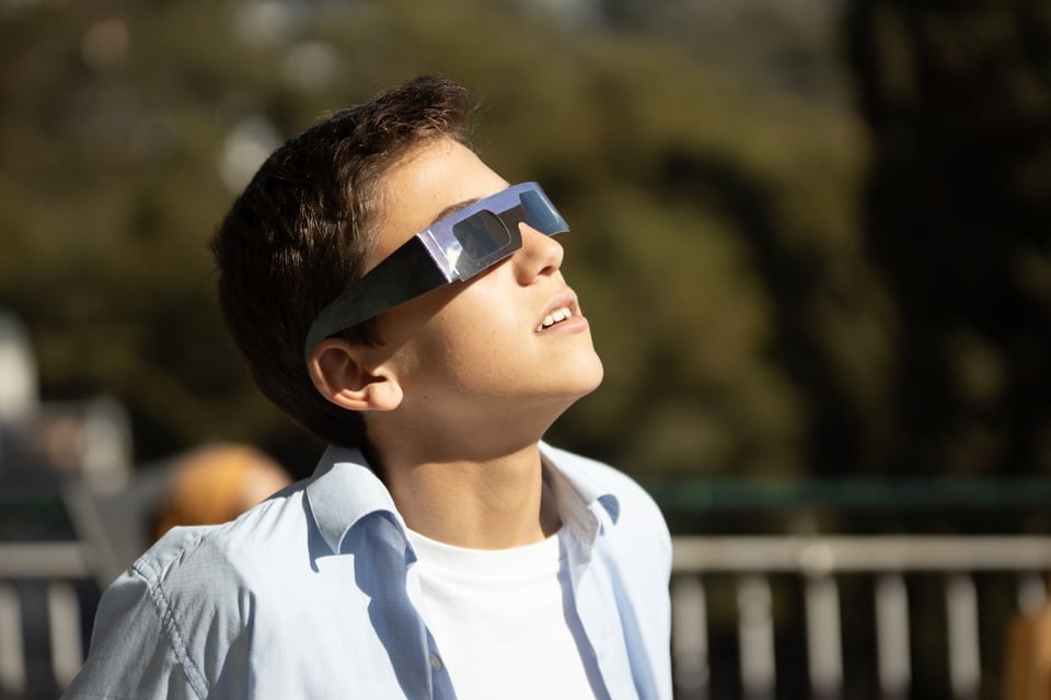 lentes especiales para ver el eclipse, eclipse gafas, eclipse lentes, eclipse 2024, MundoNOW