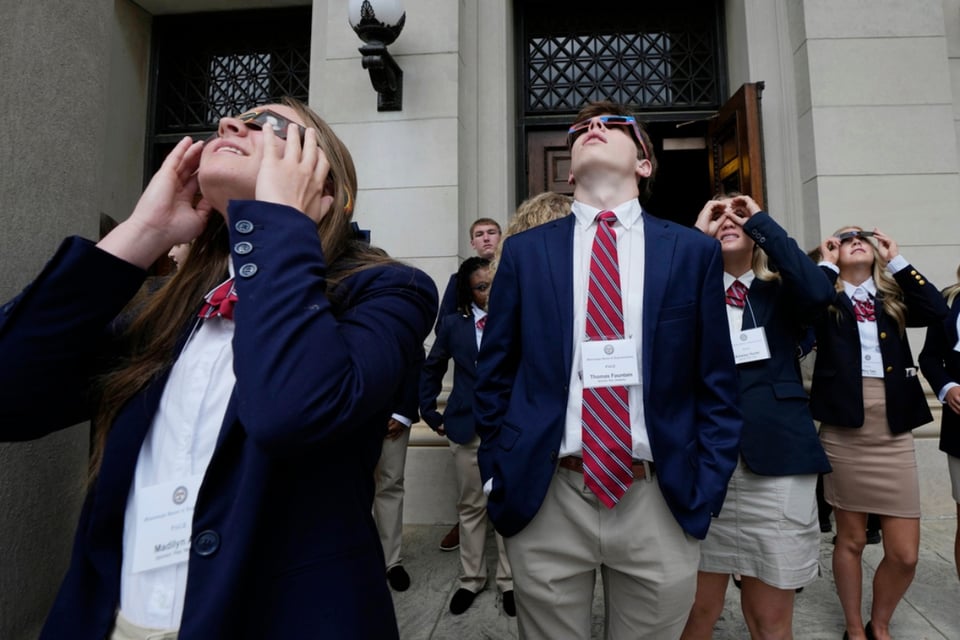 eye damage eclipse, Google, searches, information, MundoNOW