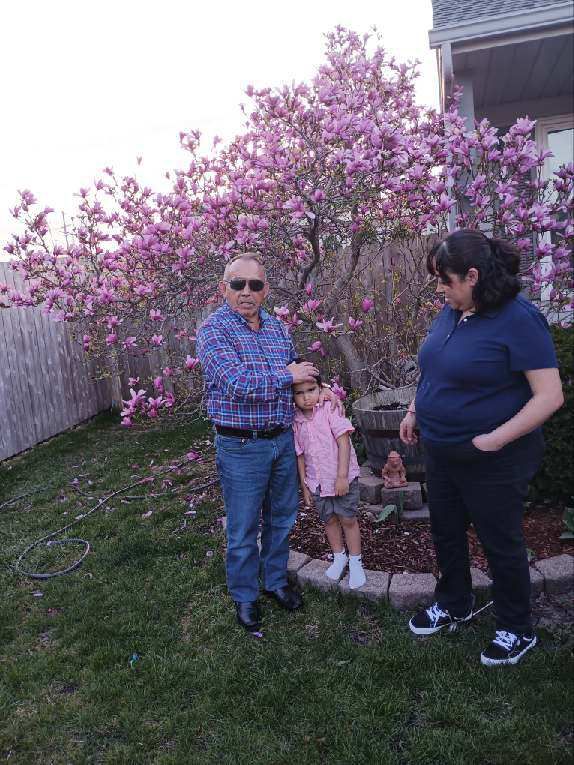 Abuelo hispano muere familia: Accidente vehicular