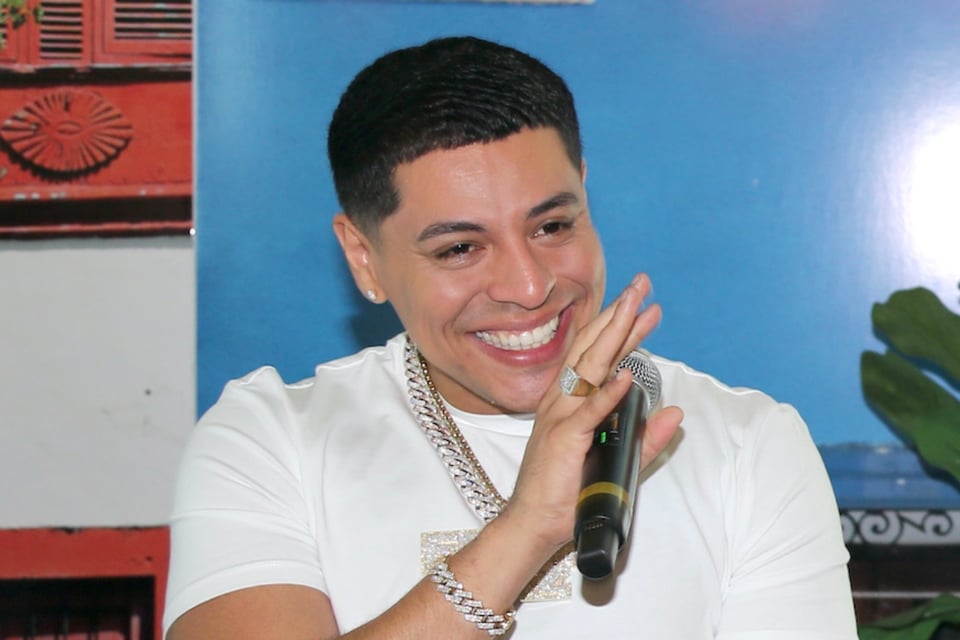 Change in the lips of Eduin Caz, Eduin Caz, Singer, Grupo Firme, México