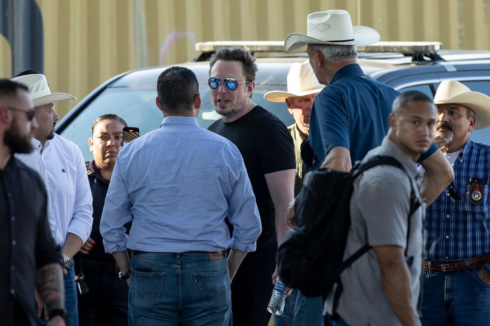Elon Musk se declara pro inmigrante desde la frontera sur (FOTOS Y VIDEO)