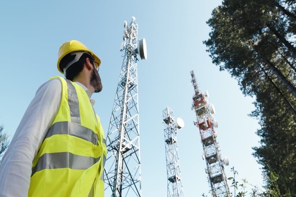 empresas hispanas triunfando EEUU, Brighstar Corp, telecomunicaciones, servicios, MundoNOW
