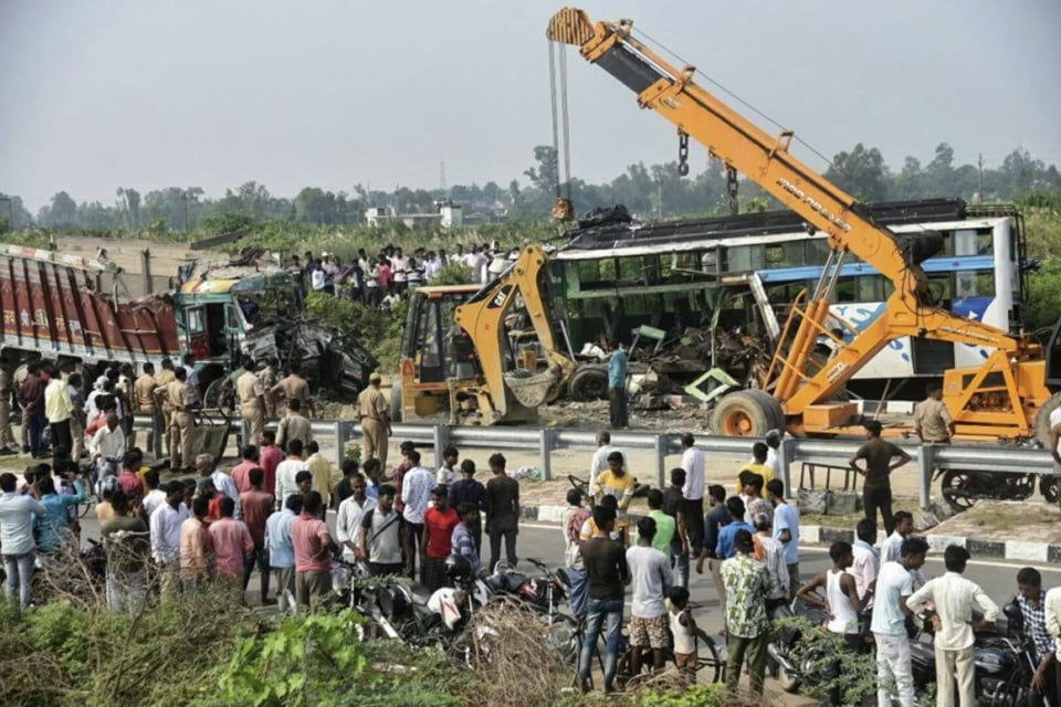 Al menos 12 muertos tras un accidente de autobús en India