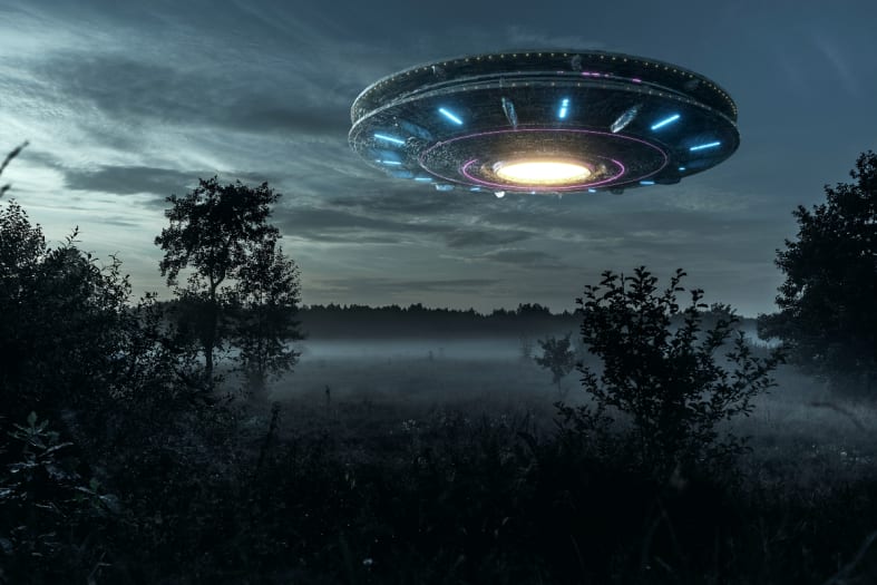 Time traveler warns of an upcoming alien invasion