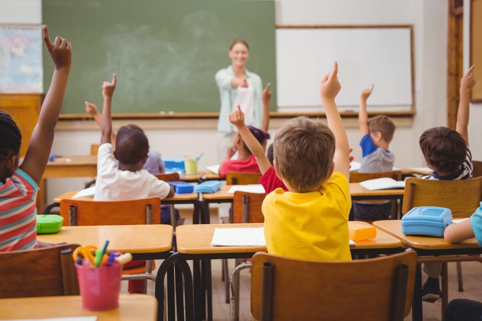 Diez Mandamientos en Aulas, Juez Bloquea, Ley Controversial