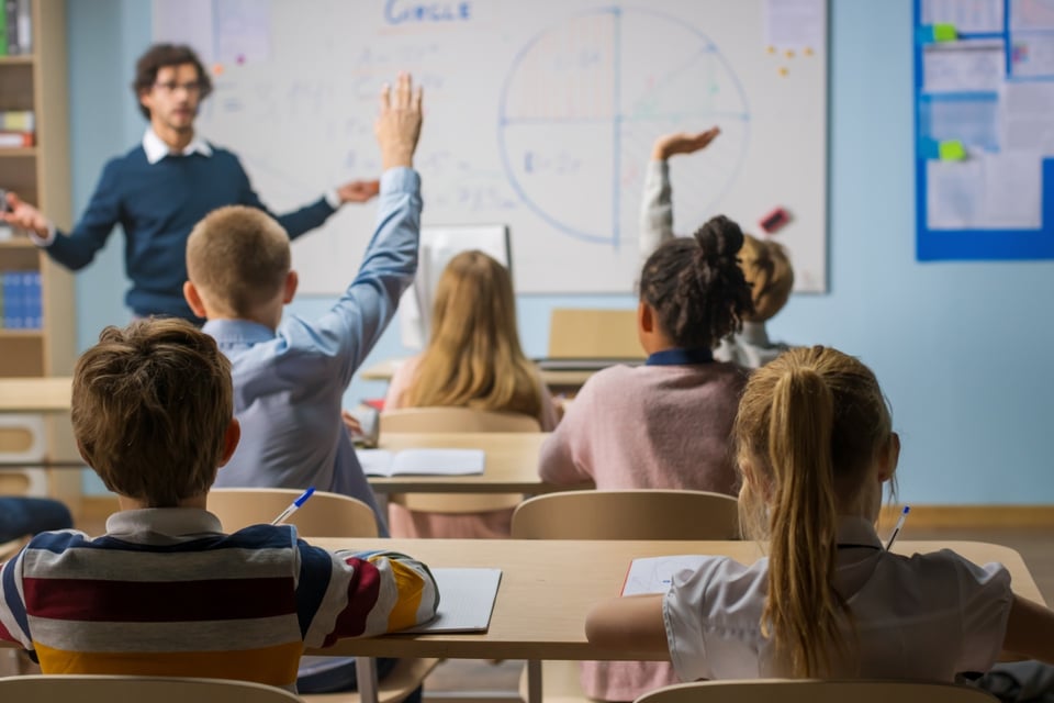Clases en español en escuelas de Arizona corren riesgo
