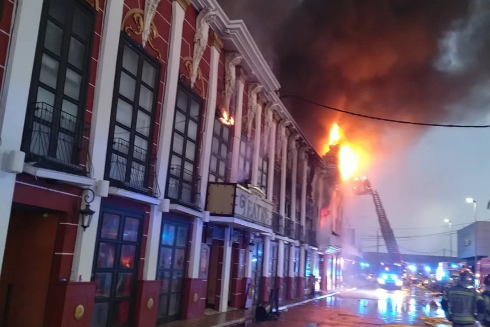 Incendio en discoteca, Murcia, España, Tragedia nocturna, Fuego mortal, MundoNOW