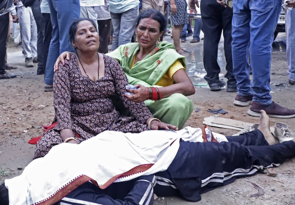 Estampida en evento religioso deja 116 muertos en la India (IMÁGENES SENSIBLES)