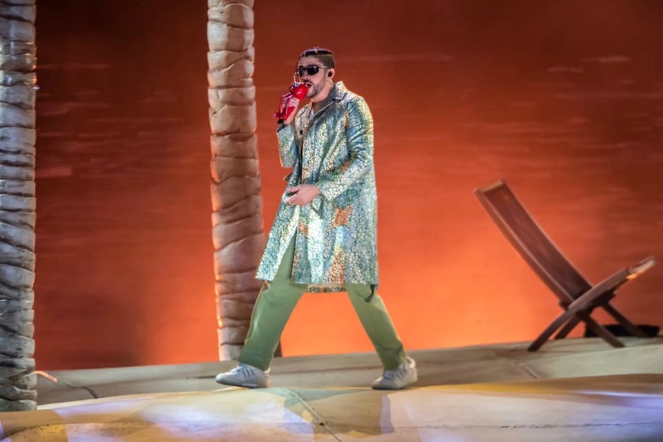 Bad Bunny and Kendall Jenner confirm romance with a hug and passionate kiss