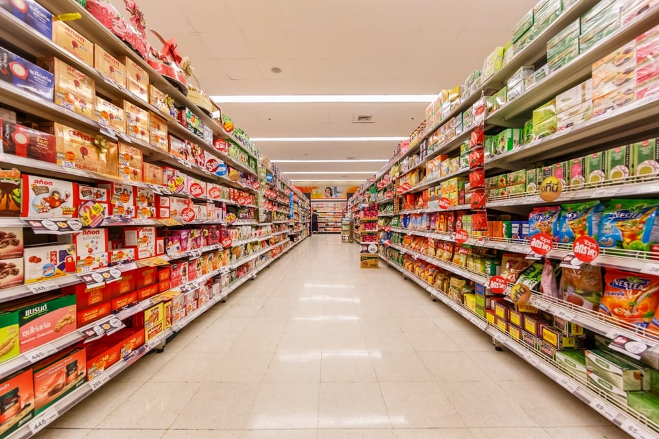 Corren a modelo de supermercado por «vestir de una forma inapropiada»