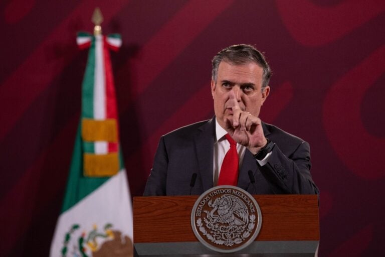 México anuncia tomar acciones contra Ron DeSantis y su nueva ley