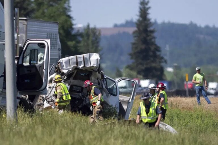 Accidente automovilístico en autopista de Oregón deja múltiples muertos
