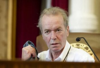 Muere Martin Amis, novelista que aportó una sensibilidad al rock n roll