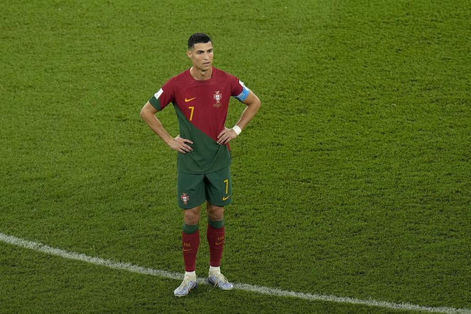 Cristiano, primer hombre que marca en 5 mundiales
