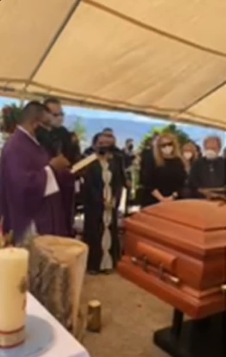 Ángela Aguilar and Pepe Aguilar say goodbye to Flor Silvestre in an emotional ceremony