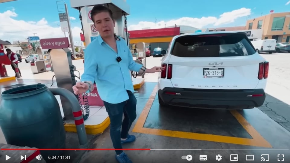 Fofo Márquez money, gas station, gas station, business, MundoNOW
