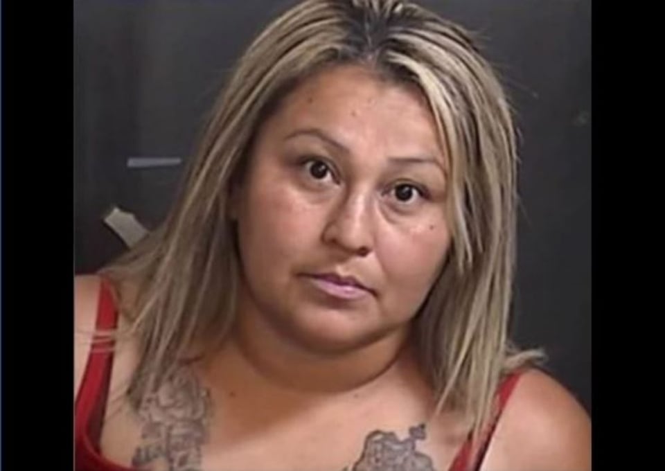 Arrestan a Christina López tras recibir $4,9 millones por la muerte de su hijo y usarlo para comprarle armas a otro hijo