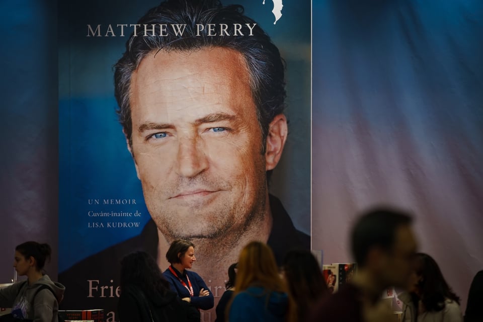 Muerte súbita, Conmoción en la industria del cine, Pérdida irreparable, Amistad, Legado de Matthew Perry, Comunicado oficial, MundoNOW