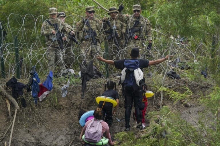 Embarazada venezolana logra pasar antes de que finalice el Título 42, pero su esposo no